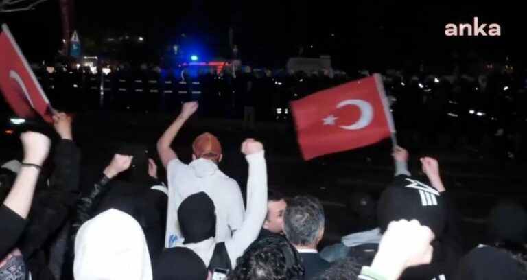 cumhurbaskani-aleyhine-slogan-atanlarin-yaninda-bulunmak-bile-suc-sayildi-TxE9SHyn.jpg