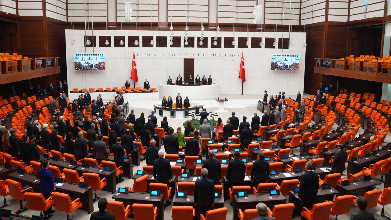 mhp-ve-akp-milletvekilleri-ozele-yumruklu-saldiri-olayinin-arastirilmasini-reddetti-jazWT9FU.jpg
