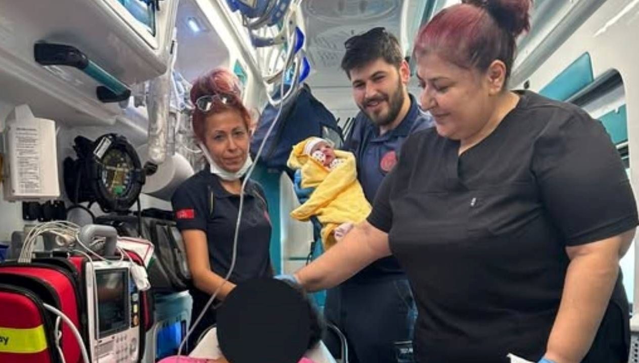 ambulansta dogum sancilari basladi hastaneye yetisemedi V4rnD4ey