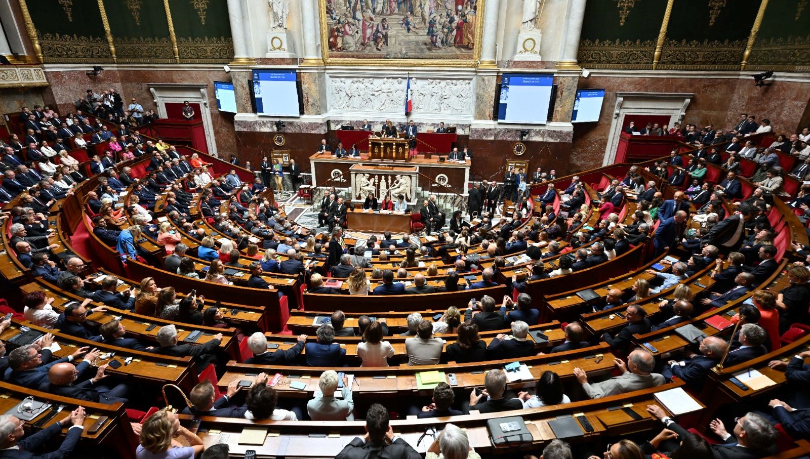 fransada guvenoyu alamayan basbakan bayrounun hukumeti dustu dDtMFTXB