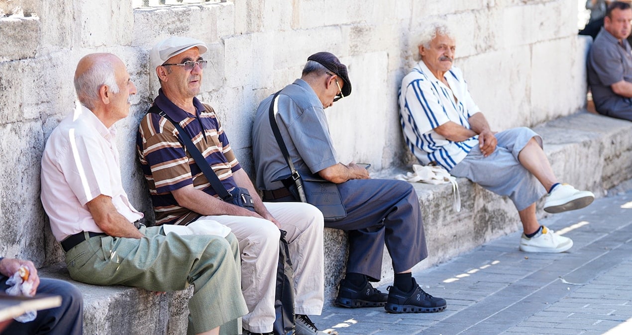 bugun sigortali olan icin emeklilik hayal 65 yas sarti resmen kalici hale geldi P3QldvAB