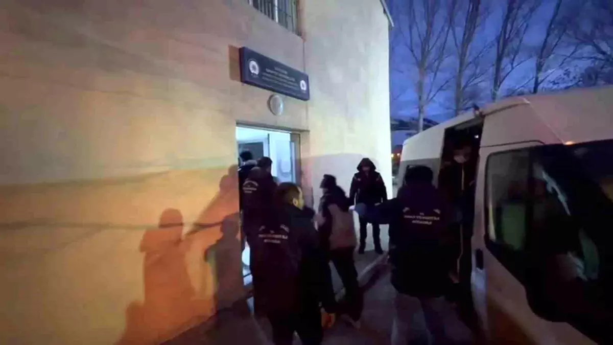 erzurumda kacak gocmen operasyonu 20 yakalandi 3 tutuklandi QmYRD2mz.jpg