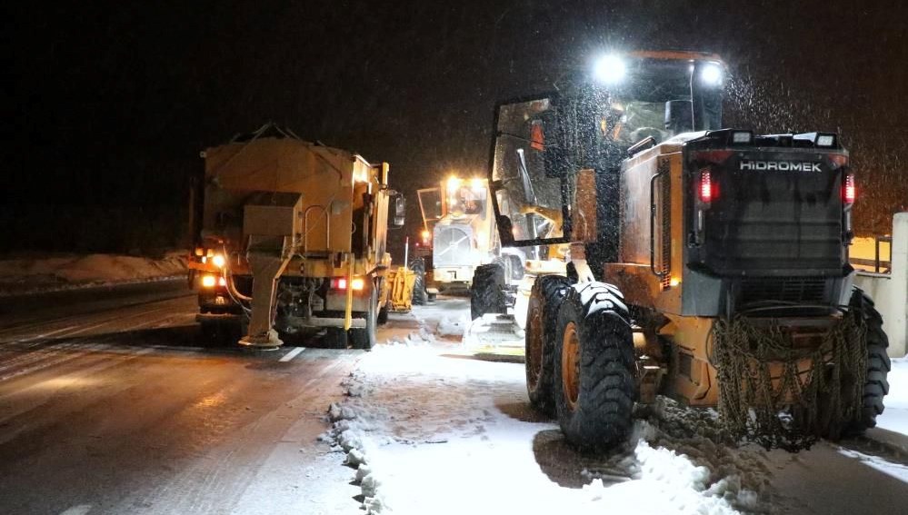 kar ve tipi bastirdi suruculer zor anlar yasadi aVpk1N71.jpg