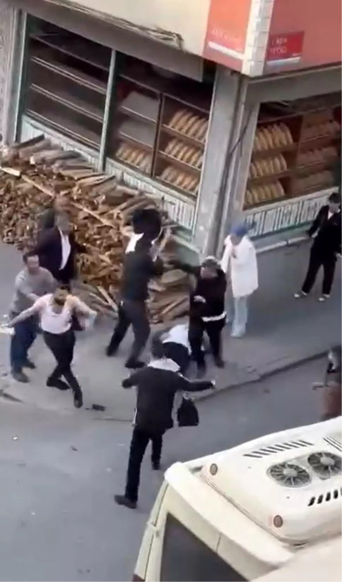 kucukcekmecede bicakli ve sopali kavga 5 yarali NME6kefZ.jpg