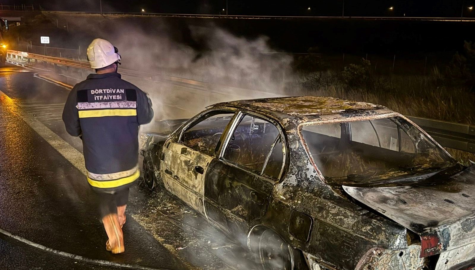 otoyolda yangin panigi giselerde yanmaya basladi 5F62LJGk.jpg