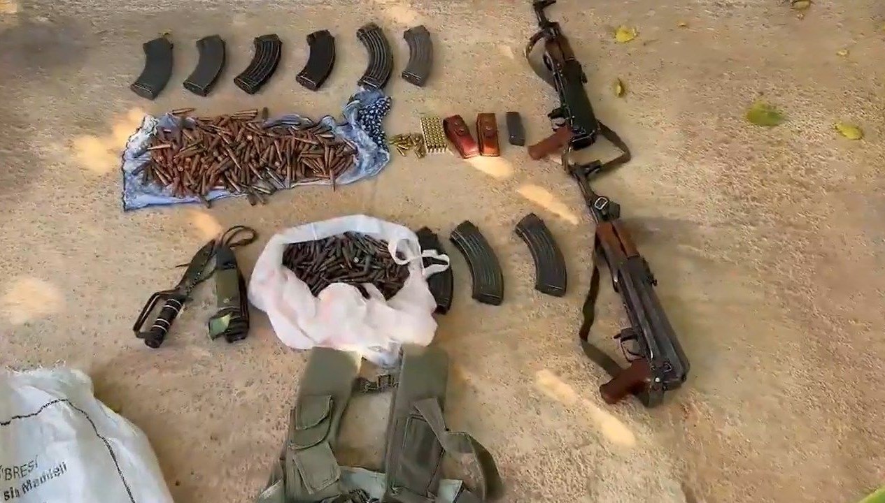 tas ve tezek arasinasilah ve uyusturucu gizlemisler 12 gozalti 7tSK6FiC.jpg