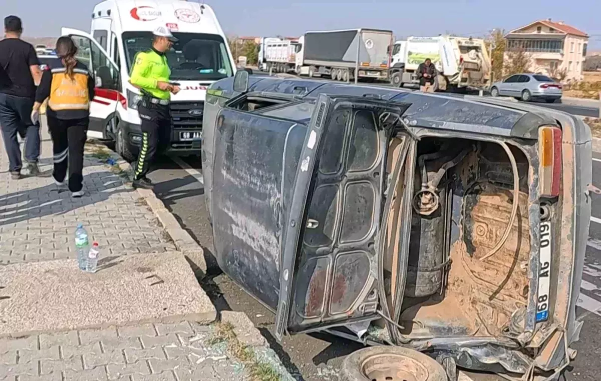 aksarayda tir ile carpisan otomobil devrildi 3 yarali ifcuDrRq.jpg