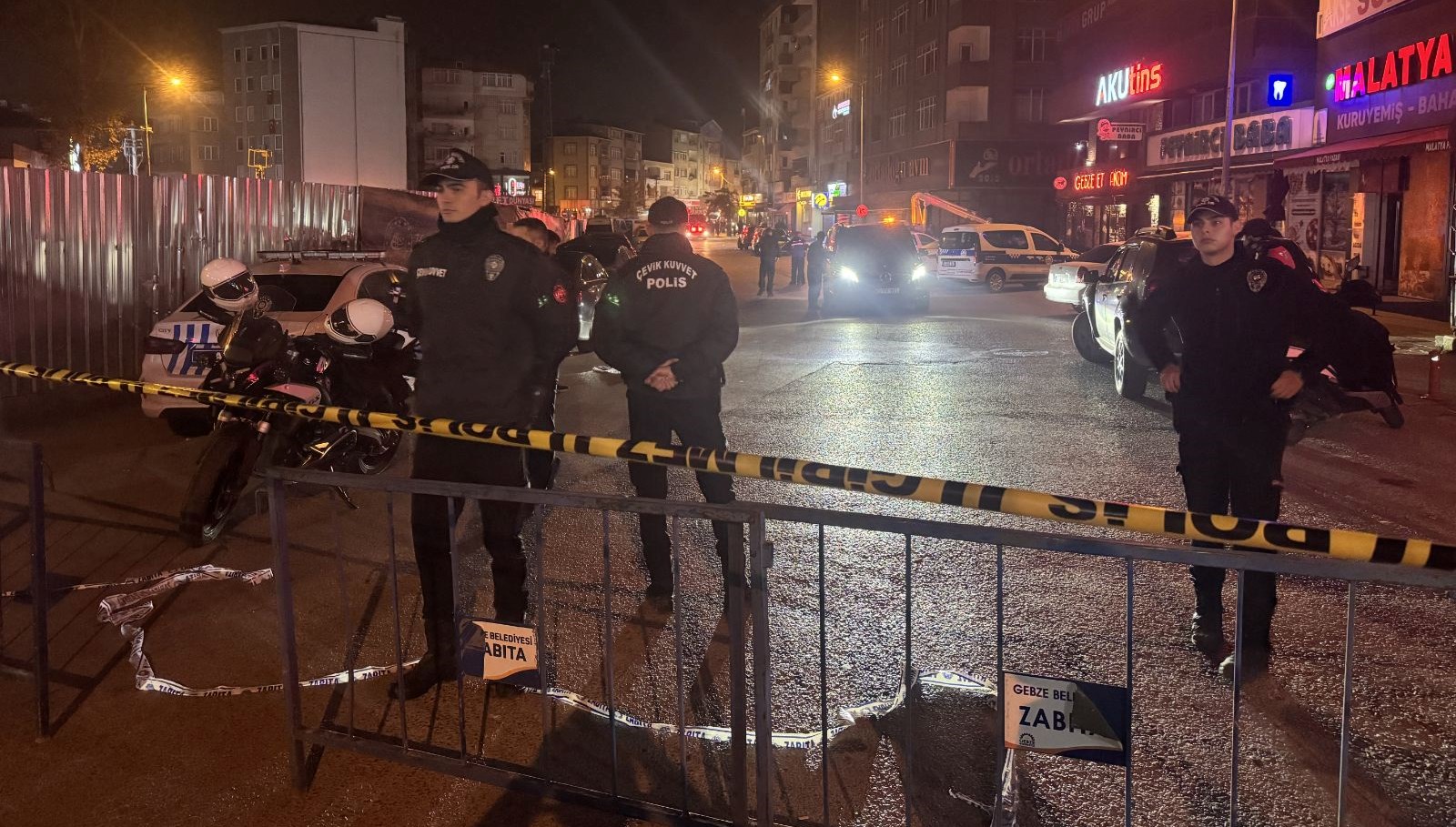 kocaelide coken apartmanin yakinindaki bir bina daha bosaltildi kolonlari catladi f11vykwm.jpg