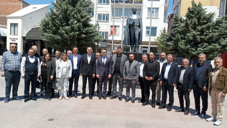 iyi-parti-genel-baskan-yardimcisi-burak-dalgin-aksarayda-yogun-ilgiyle-karsilandi-KNItIh6n