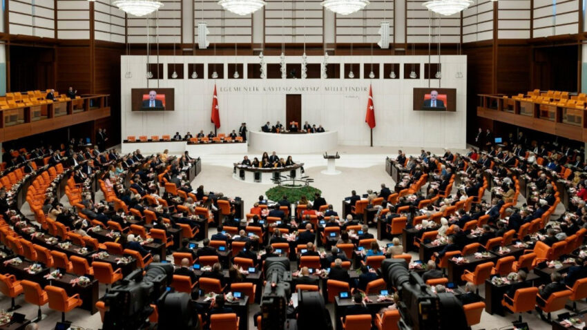 Yeni partinin ilk onergesi akp mhp oylariyla reddedildi 4FLz71Rm